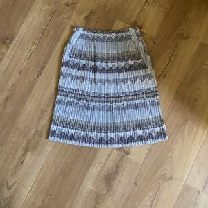 Circle skirt with two pockets